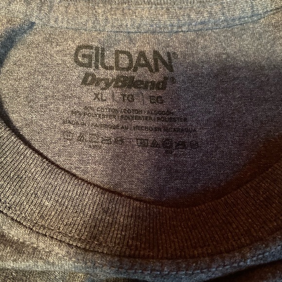 FREE with BUNDLE Men’s XL Dark Gray Undershirt GILDAN DryBlend T-Shirt - Picture 4 of 4